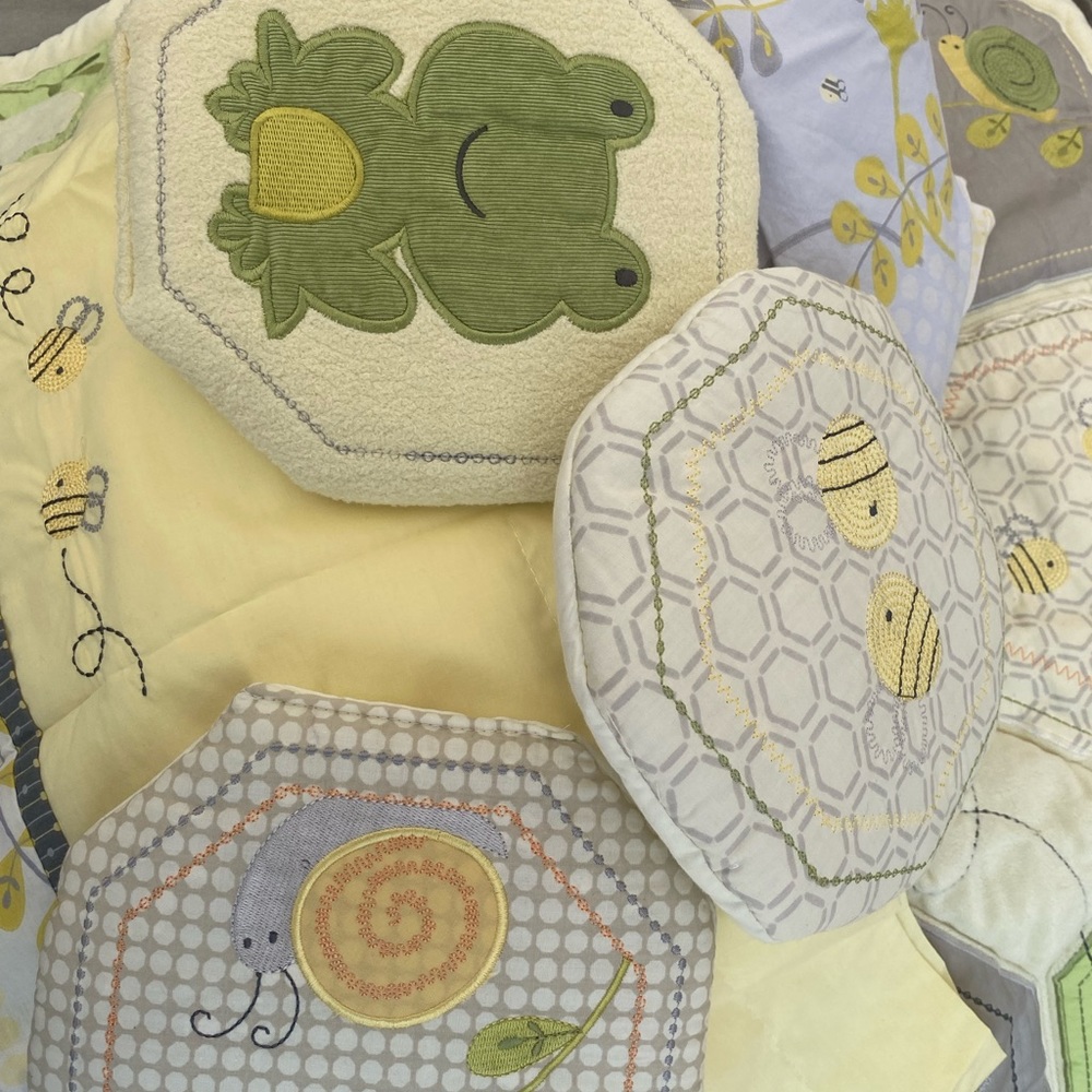 Nursery Bedding Set - Picture 7 of 9